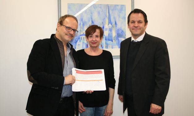Bürgerinitiative Abteipassage Brauweiler übergibt Unterschriften