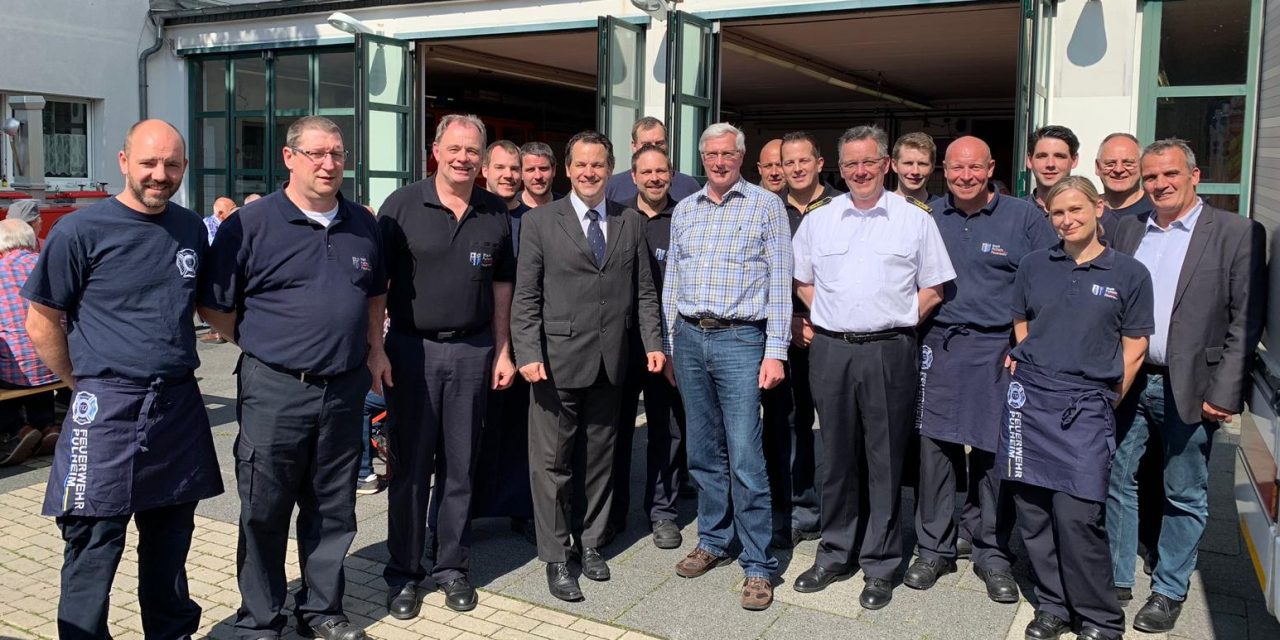 Mitglieder der Ehrenabteilungen der Freiwilligen Feuerwehren des Rhein-Erft-Kreises besuchten die Stadt Pulheim