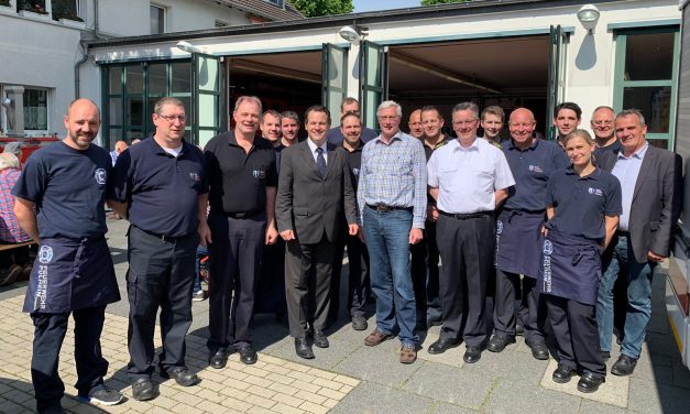 Mitglieder der Ehrenabteilungen der Freiwilligen Feuerwehren des Rhein-Erft-Kreises besuchten die Stadt Pulheim