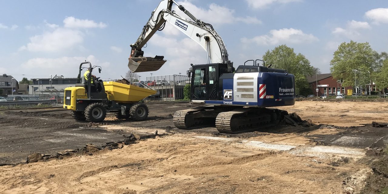 Platz vor dem Kultur- und Medienzentrum ist jetzt Parkfläche