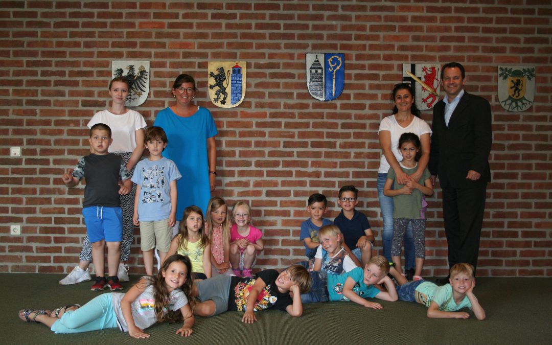 Maxi-Kinder im Ratssaal