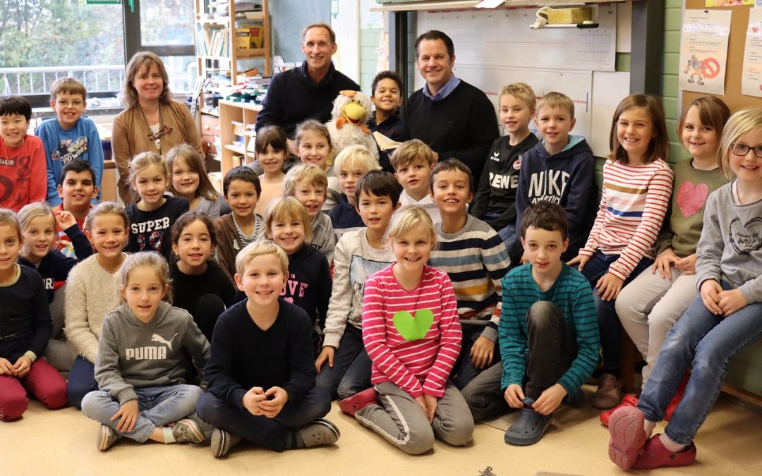 Bürgermeister Keppeler liest Grundschulkindern vor