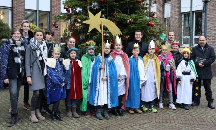 Sternsinger bringen Segen ins Rathaus