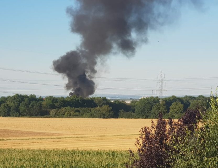 Mähdrescher brannte völlig aus