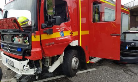 Verkehrsunfall mit einem Löschfahrzeug