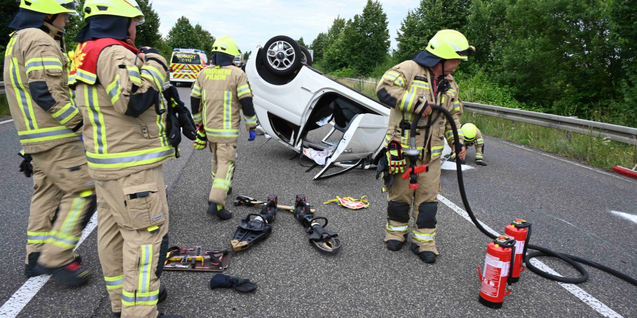 PKW überschlug sich auf Bundesstraße