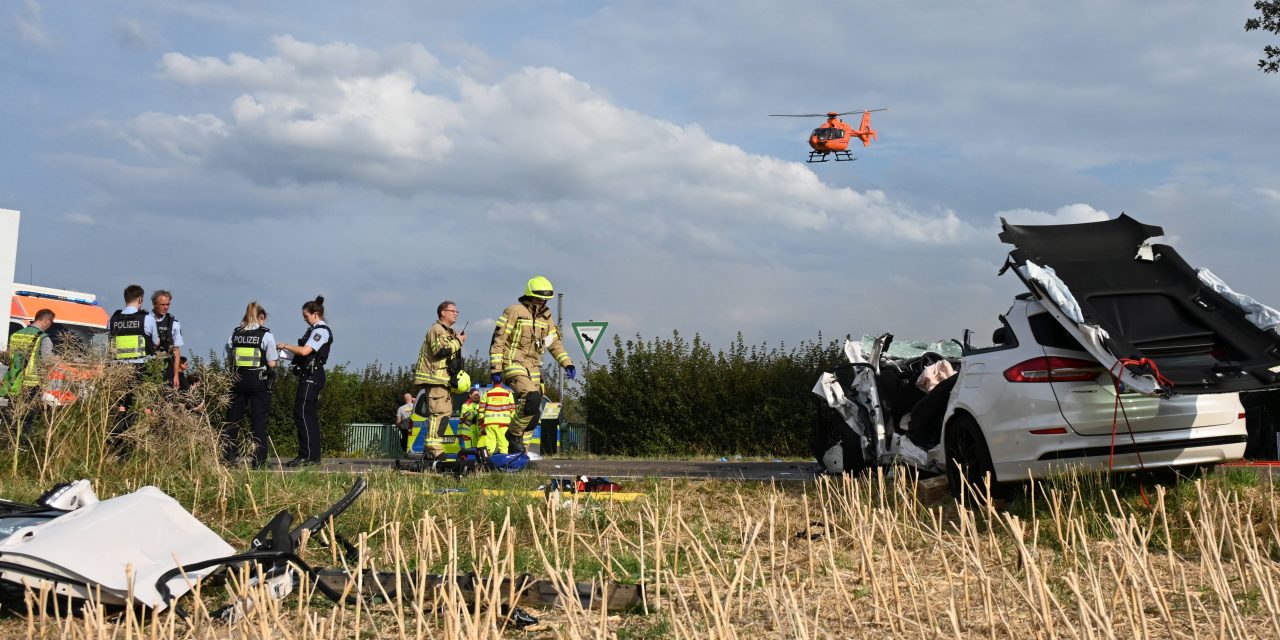 Pulheim: Schwerer Verkehrsunfall in Pulheim – Rettungshubschrauber im Einsatz