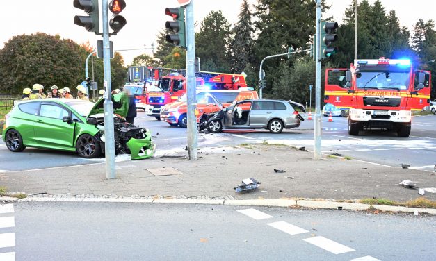 Verkehrsunfall in Pulheim-Brauweiler mit zwei Verletzten