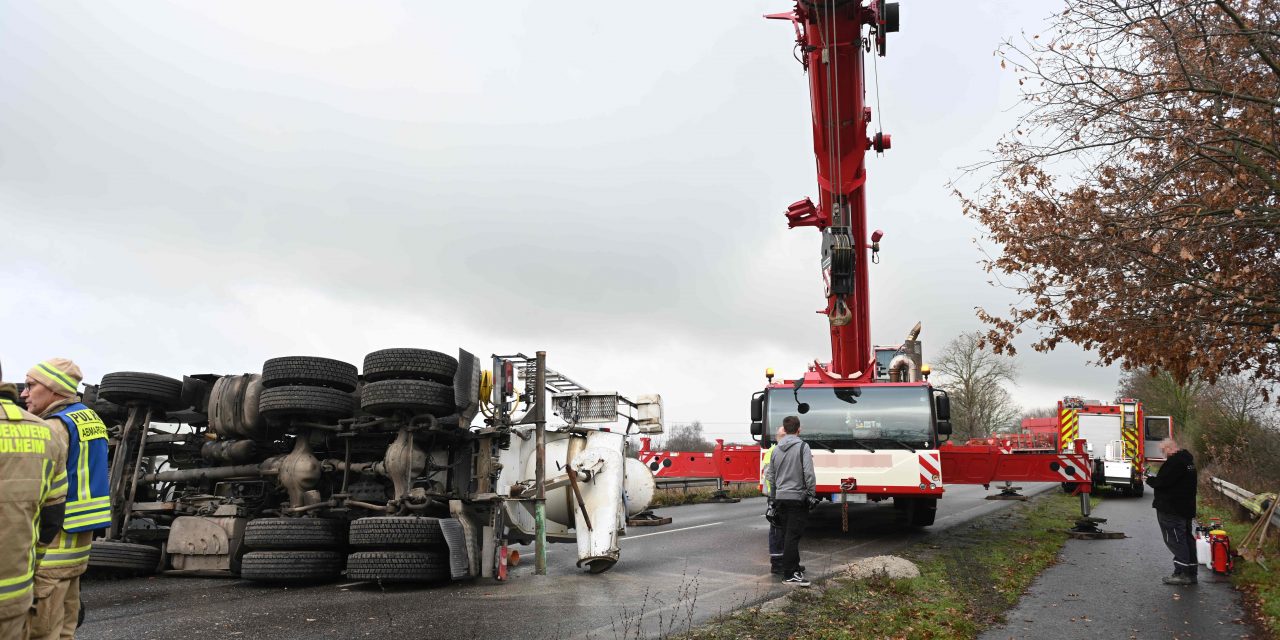 Pressemitteilung: Betonmischer umgekippt