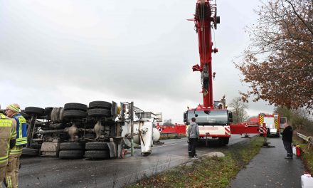 Pressemitteilung: Betonmischer umgekippt