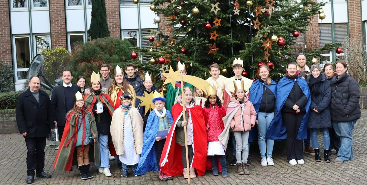 Sternsinger bringen Segen ins Rathaus