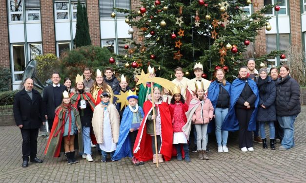 Sternsinger bringen Segen ins Rathaus