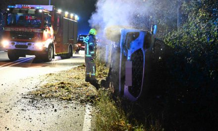 PKW im Graben – Fahrer verletzt