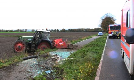 Traktor überschlagen – Fahrerin verletzt