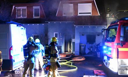 Geyen: Feuer in Einfamilienhaus – zwei Schwerverletzte