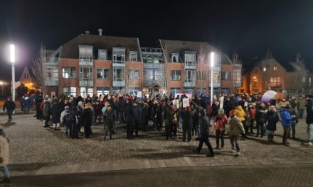 Viele sind gekommen!  „Pulheim zeigt sich für Demokratie und Menschlichkeit!“