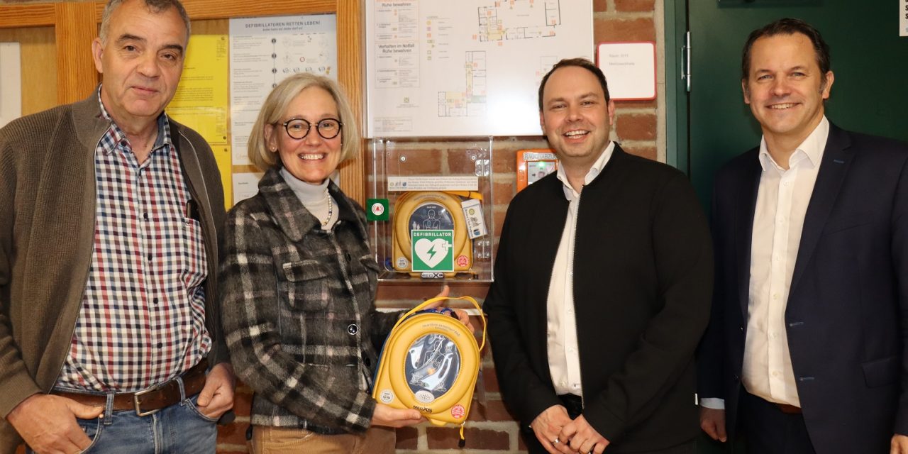 Rotary Club Pulheim überlässt der Stadt acht Defibrillatoren