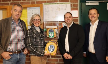 Rotary Club Pulheim überlässt der Stadt acht Defibrillatoren