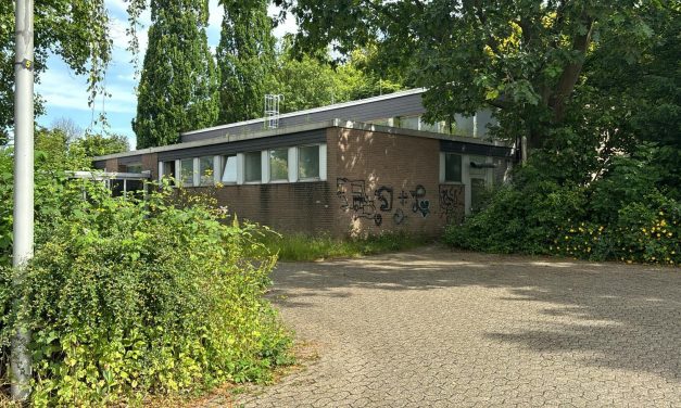 Fertigstellung Flüchtlingsunterkunft in Stommeln verzögert sich – Verwaltung bleibt Antworten dazu im HFA schuldig