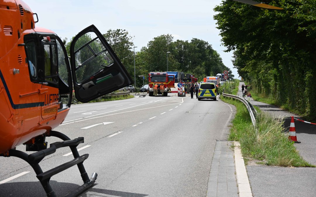 Radfahrer frontal von PKW erfasst – Rettungshubschrauber im Einsatz