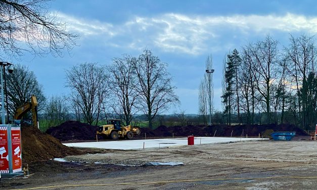 Fraktion BVP stellt Antrag zum Hochwasserschutz rund um den Sportplatz Bernhardstraße – Sicherheit muss Priorität haben!