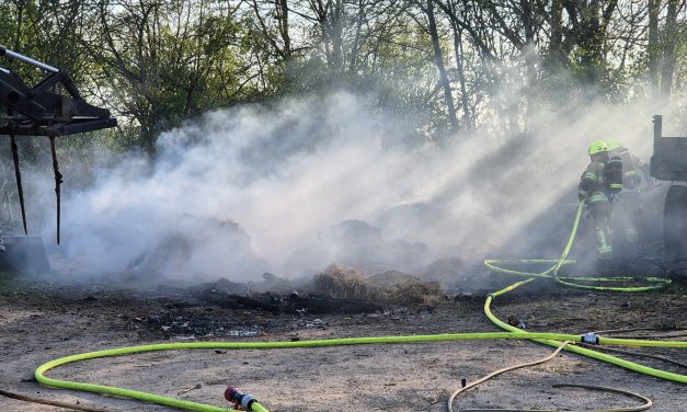 Brand eines Strohlagers in Pulheim