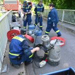 Feuerwehr und Technisches Hilfswerk üben an der Erft