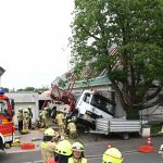 Pulheim – Kran fällt auf Hausdach