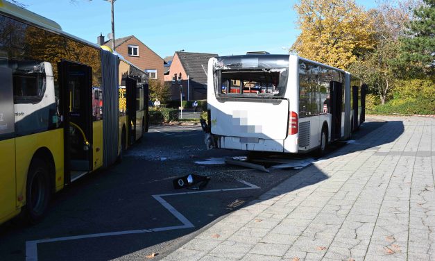 Schulbusse kollidieren an Pulheimer Gymnasium