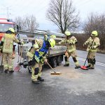 B59 blockiert: Umgekippter Anhänger und ein missglücktes Wendemanöver