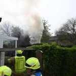 Brennende Thujahecke bedroht Wohngebäude