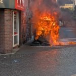 Kehrmaschine brannte – Gefahr für Wohn- und Geschäftshaus